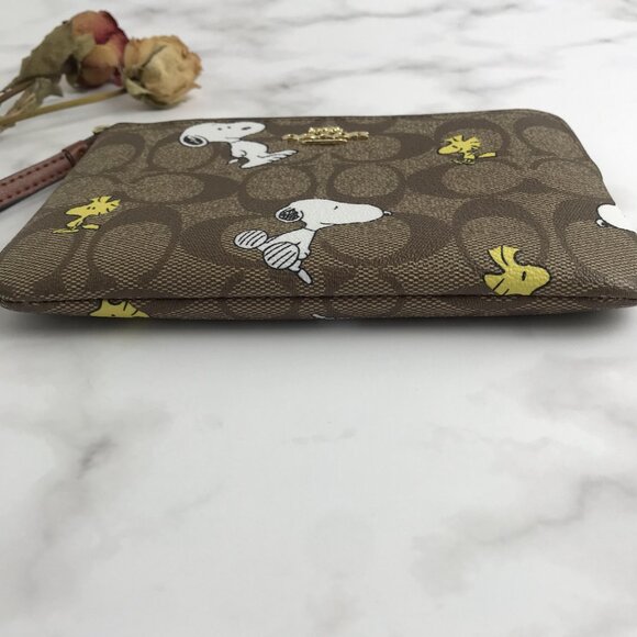 NWT Coach X Peanuts Corner Zip Wristlet Wallet With Snoopy & Woodstock - Picture 3 of 10